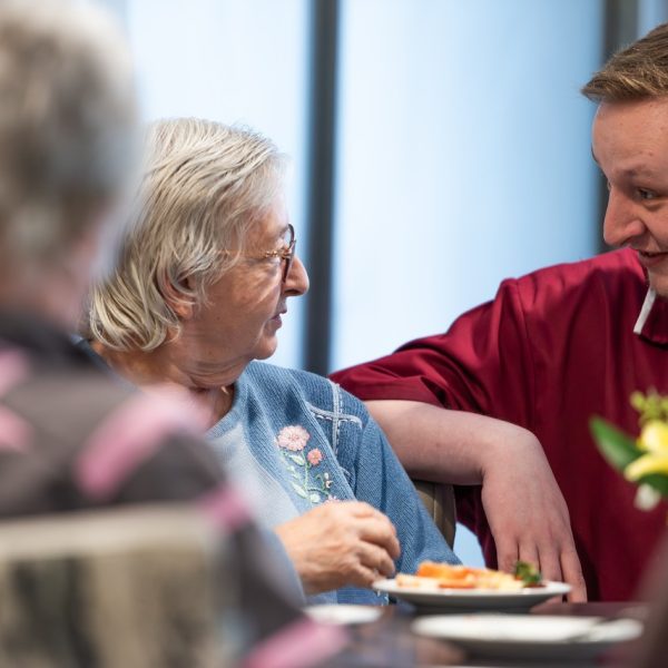 resident speaking to a member of staff